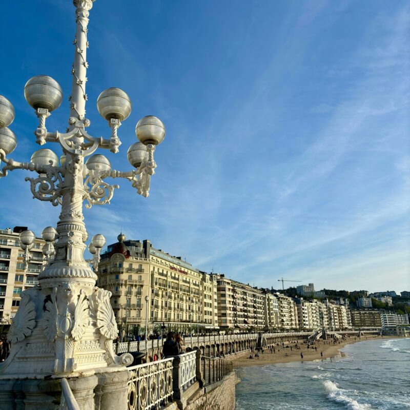 San Sebastiani rannapromenaadivaade tootefoto jaoks