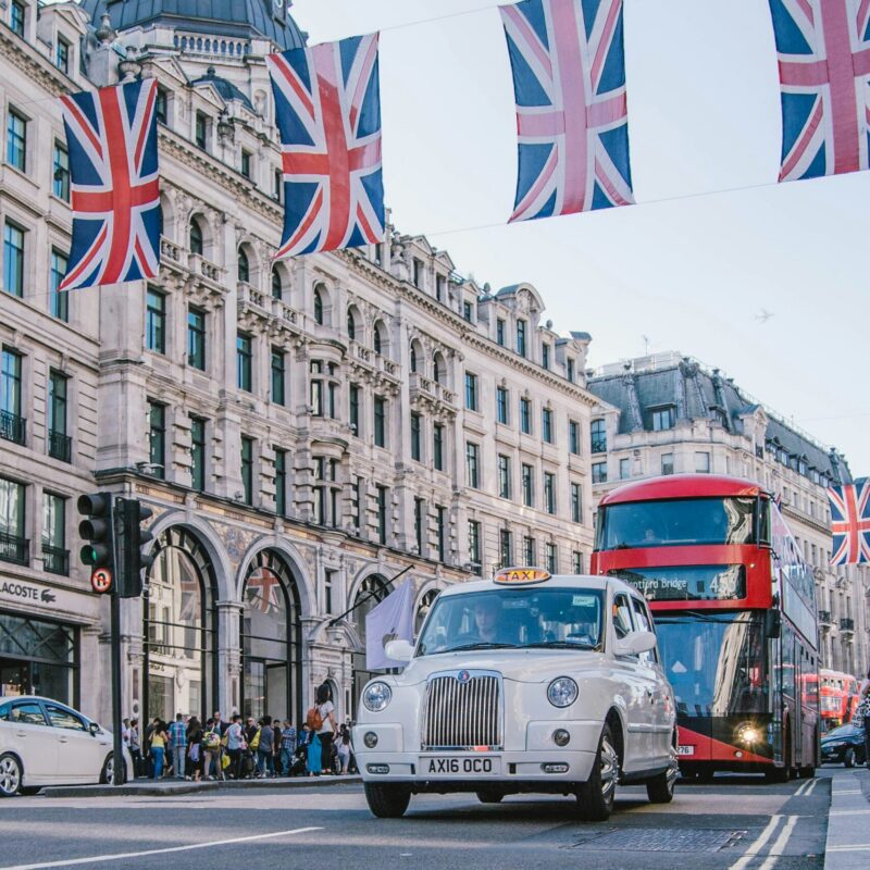 Londoni tänavavaade tootefotograafia taustaks